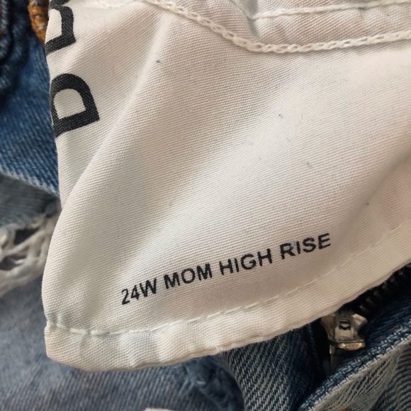 BDG High-Rise Mom Jean Destroyed Light Wash - Picture 5 of 7